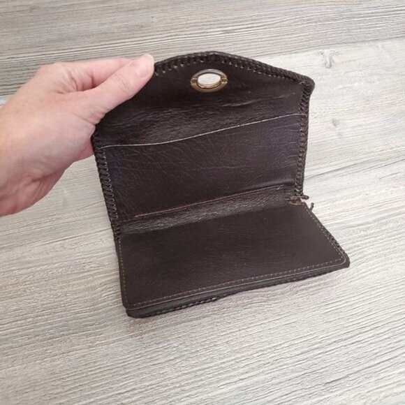 Vintage tooled leather turn lock wallet - Picture 2 of 10